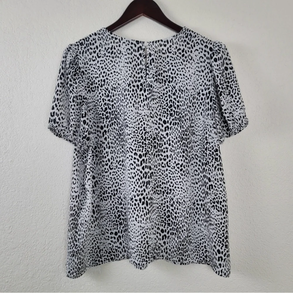 Worthington black and white leopard blouse 🖤 - Picture 2 of 9